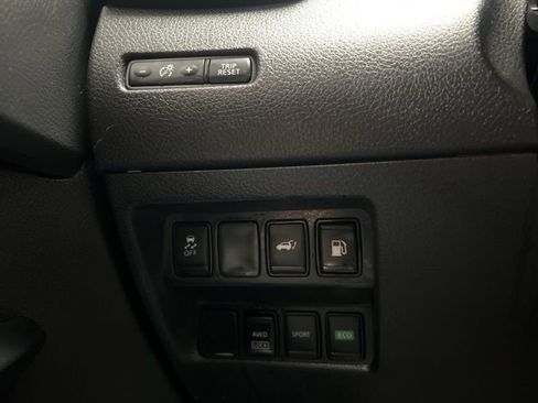 Used 2018 Nissan Rogue SV AWD/4WD image 20