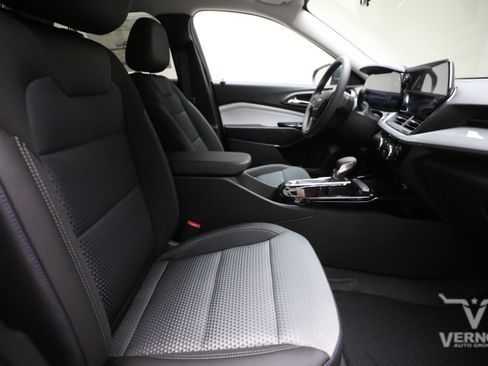 New 2026 Chevrolet Trax LT FWD image 11