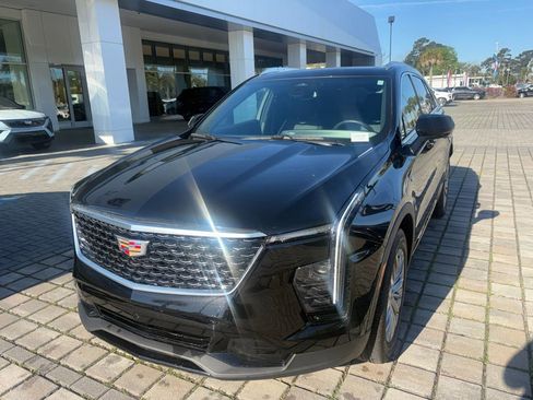 Certified 2025 Cadillac XT4 Premium Luxury FWD image 2