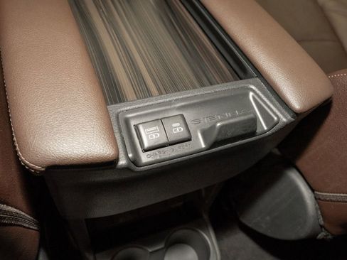 Certified 2024 Toyota Sienna Platinum image 8