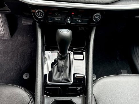 Used 2025 Jeep Compass Latitude image 20