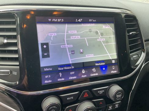 Used 2019 Jeep Grand Cherokee Limited w/ Luxury Group II image 19