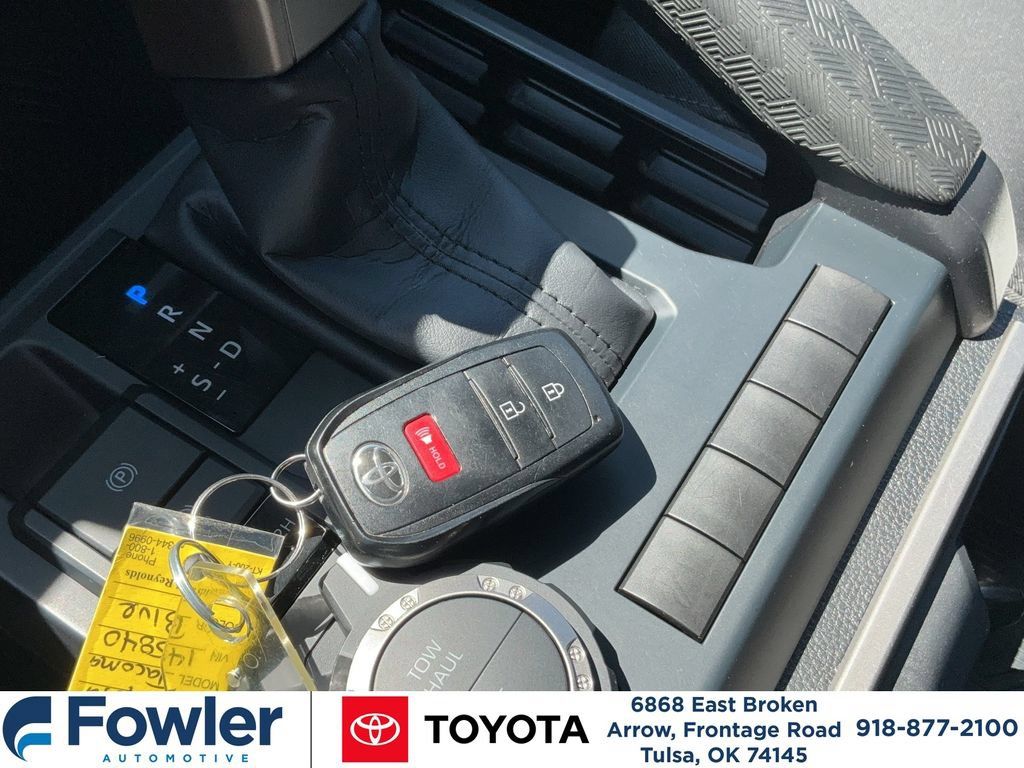Certified 2025 Toyota Tacoma SR5 w/ SR5 Upgrade Package AWD/4WD image 19