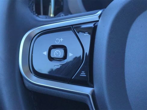 Used 2024 Volvo XC60 B5 Plus w/ Protection Package Premier image 24