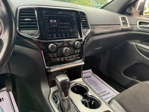Used 2020 Jeep Grand Cherokee Altitude AWD/4WD image 30