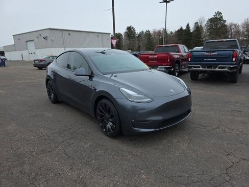 Used 2023 Tesla Model Y Performance image 4