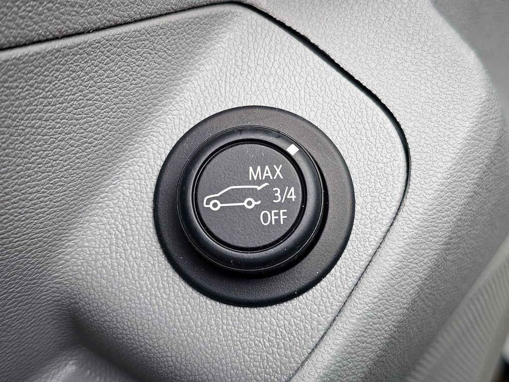 Used 2023 GMC Terrain SLT w/ Infotainment Package II AWD/4WD image 13