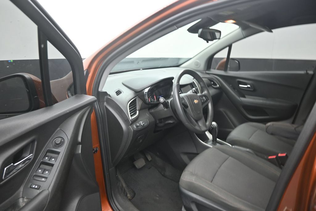 Used 2019 Chevrolet Trax LT FWD image 10
