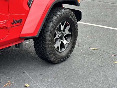 Used 2023 Jeep Gladiator Sport image 32