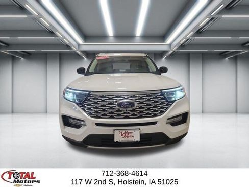 Used 2023 Ford Explorer Platinum w/ Technology Package AWD/4WD image 3