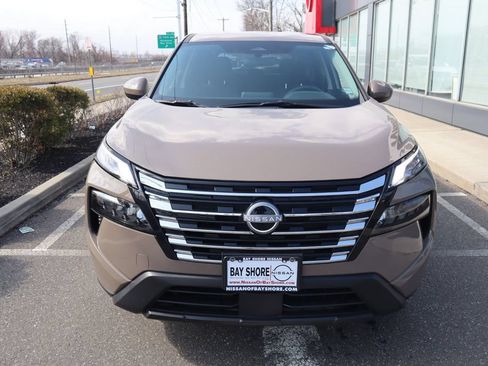Certified 2025 Nissan Rogue SV AWD/4WD image 5
