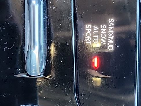 Used 2023 Jeep Grand Cherokee L Limited w/ Black Appearance Package image 8