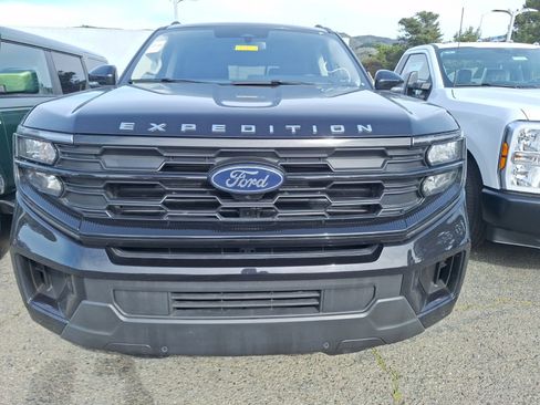 Used 2025 Ford Expedition Active image 2