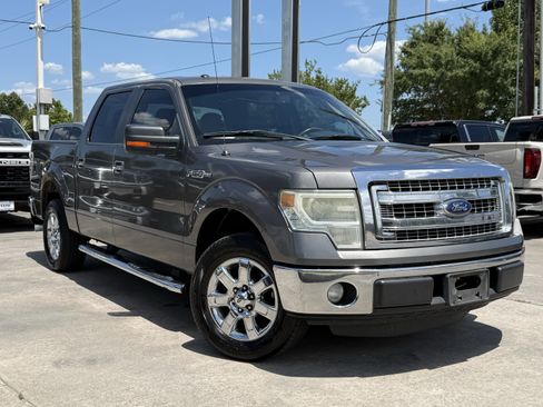 Used 2014 Ford F150 XLT w/ XLT Chrome Package RWD image 2
