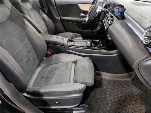 Used 2025 Mercedes-Benz CLA 250 image 21