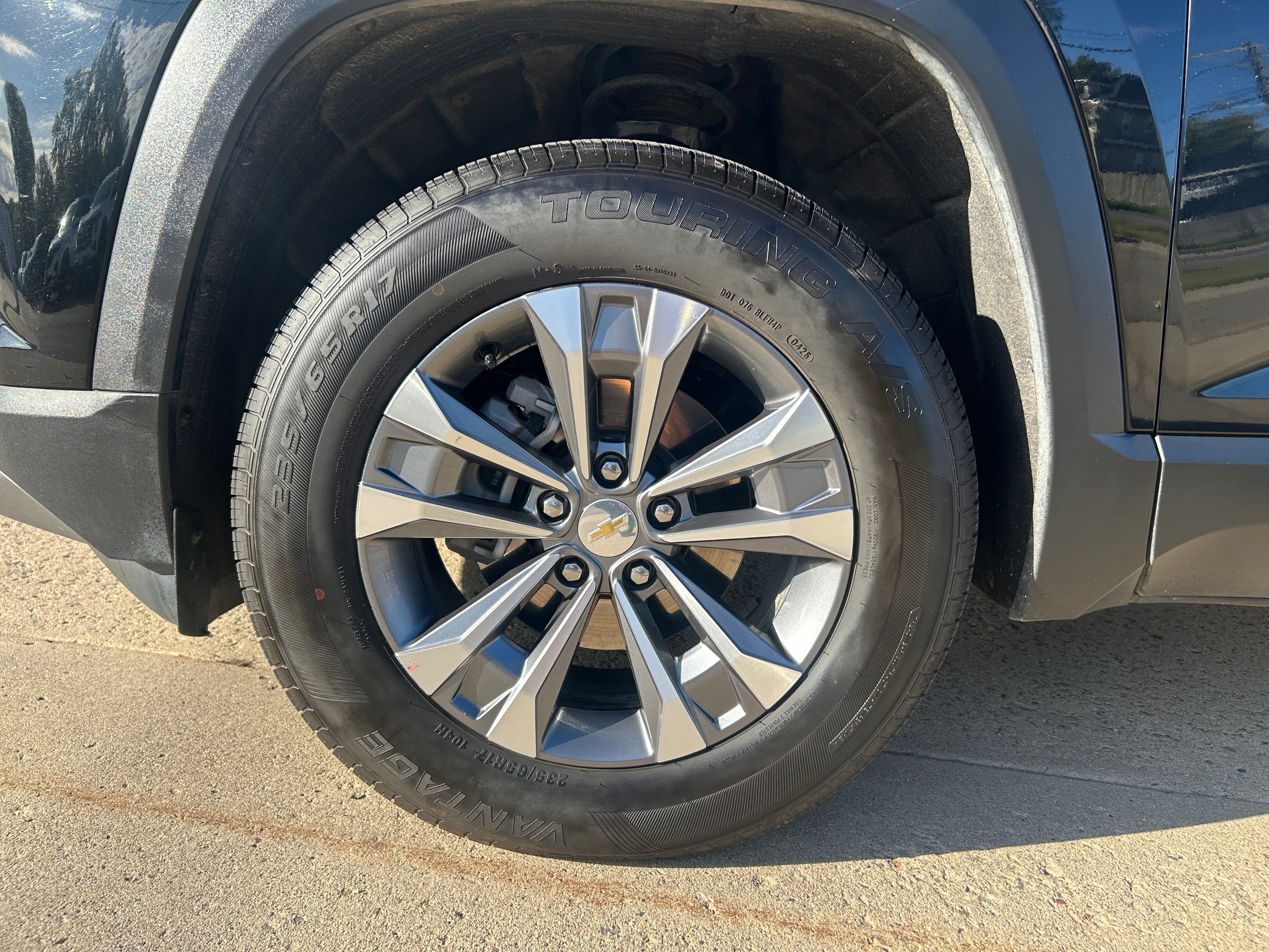Used 2026 Chevrolet Equinox LT w/ Convenience Package II AWD/4WD image 9