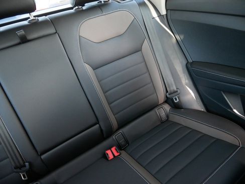 Used 2024 Volkswagen Taos SEL image 14