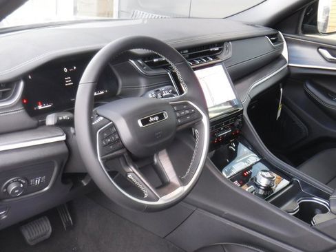 New 2025 Jeep Grand Cherokee L Limited w/ Black Appearance Package image 12