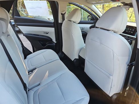 New 2026 Hyundai Tucson SE image 11