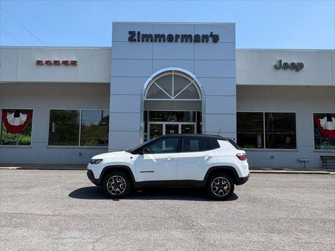 Certified 2025 Jeep Compass Trailhawk AWD/4WD image 1