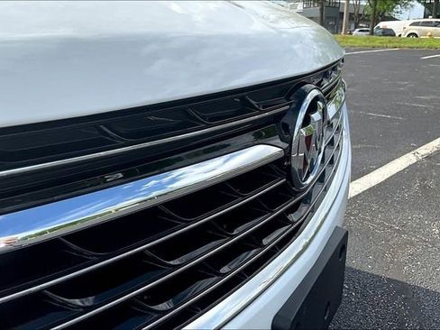 Used 2023 Buick Envision Essence image 32