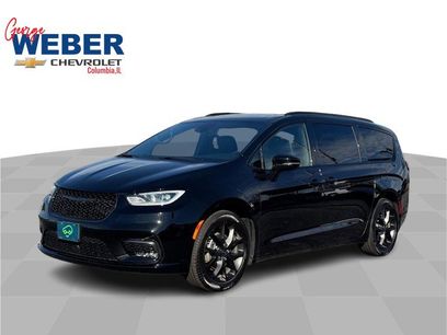 Used 2025 Chrysler Pacifica Limited