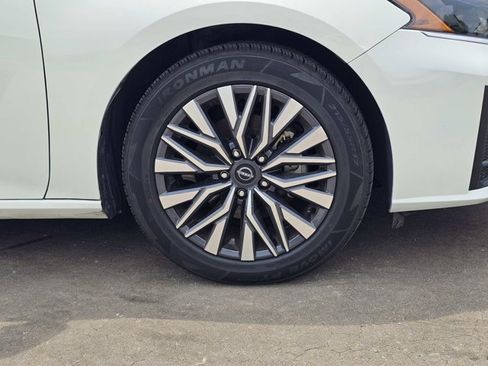 Used 2025 Nissan Altima 2.5 SV FWD image 6