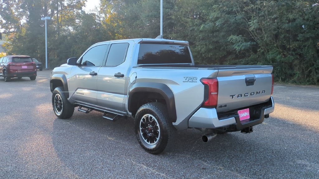 Used 2025 Toyota Tacoma TRD Off-Road AWD/4WD image 7