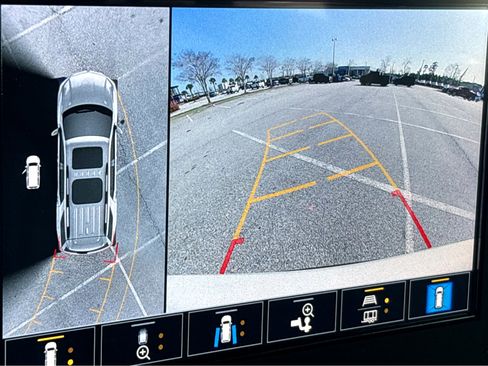 Used 2022 Chevrolet Traverse Premier w/ Redline Edition image 35