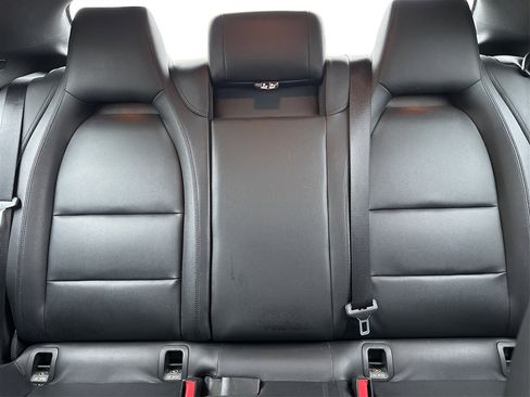 Used 2014 Mercedes-Benz CLA 250 image 14