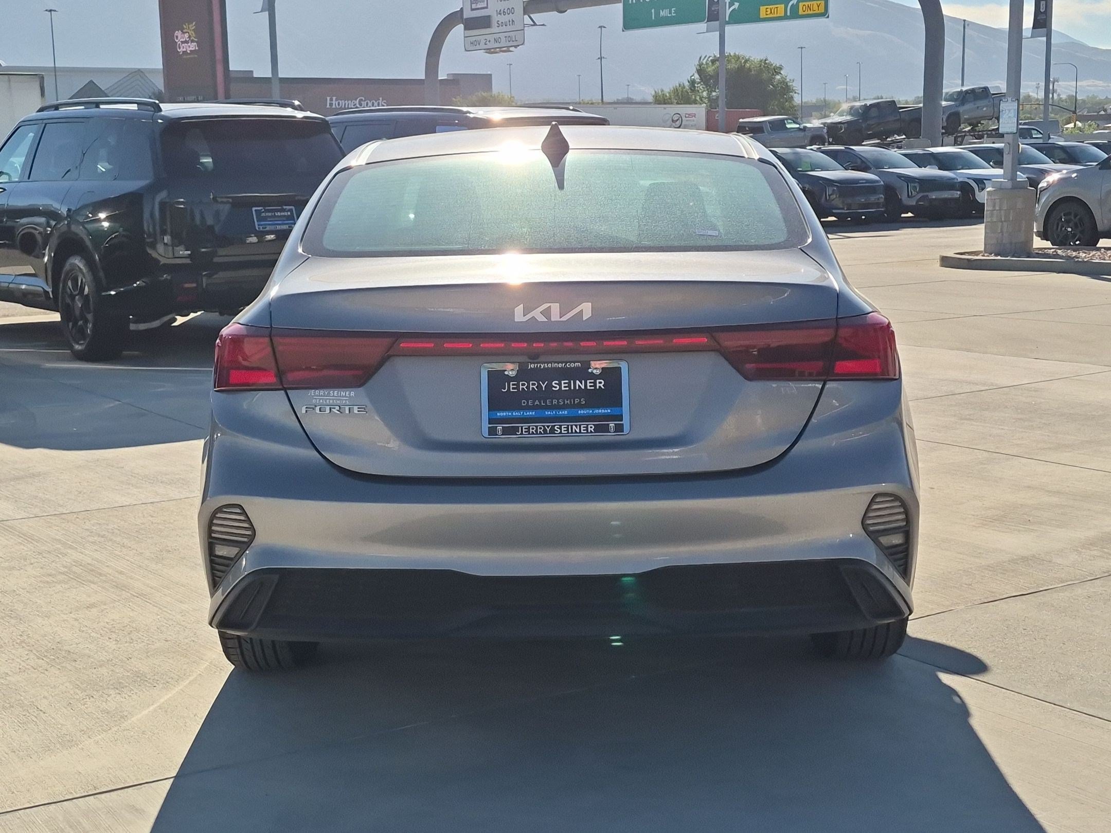 Certified 2024 Kia Forte LXS w/ LXS Technology Package FWD image 4