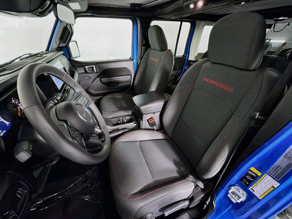 Used 2025 Jeep Wrangler Unlimited Rubicon w/ Convenience Group AWD/4WD image 20