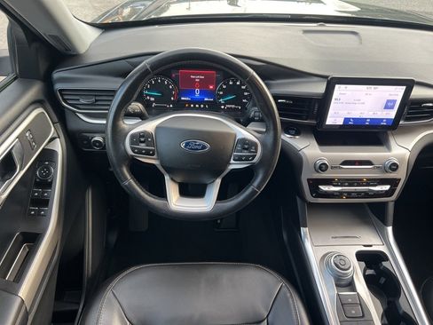 Used 2022 Ford Explorer XLT w/ Equipment Group 202A image 22