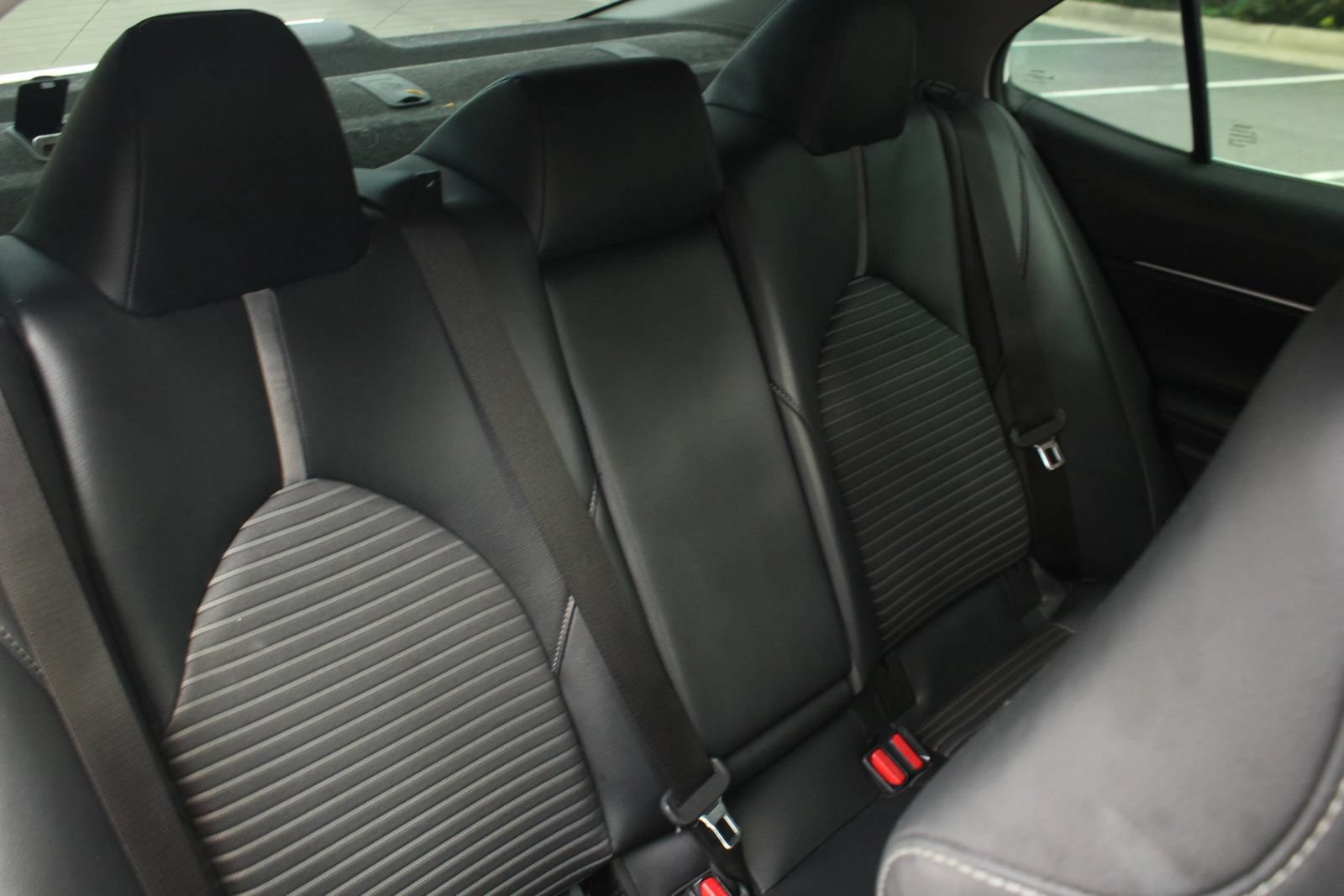 Used 2019 Toyota Camry SE FWD image 19