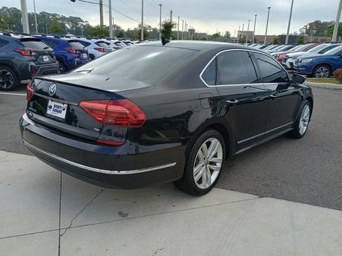 Used 2018 Volkswagen Passat 2.0T SEL Premium image 5