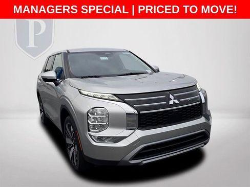 Used 2025 Mitsubishi Outlander SE FWD image 13