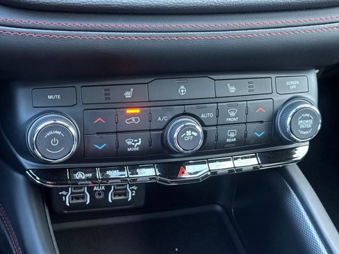 Used 2025 Dodge Durango GT image 17