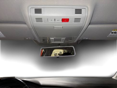 Used 2016 Volkswagen Golf S image 24