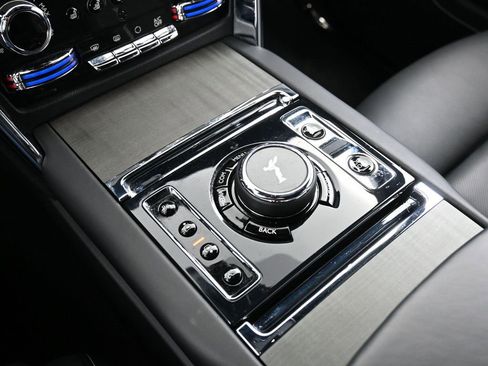 Used 2023 Rolls-Royce Cullinan w/ Technology Package image 24