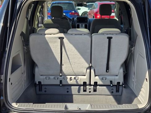 Used 2009 Chrysler Town & Country LX FWD image 20