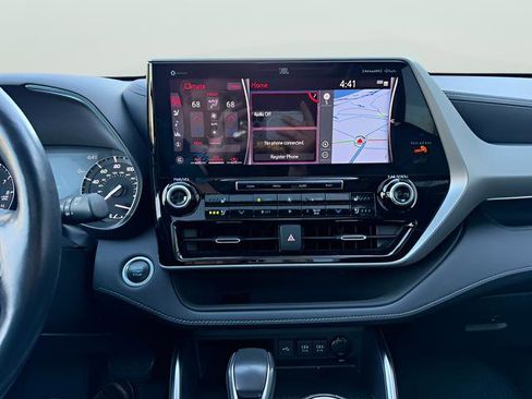 Used 2020 Toyota Highlander Platinum image 25