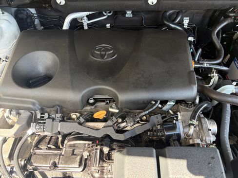 Used 2024 Toyota RAV4 LE AWD/4WD image 31