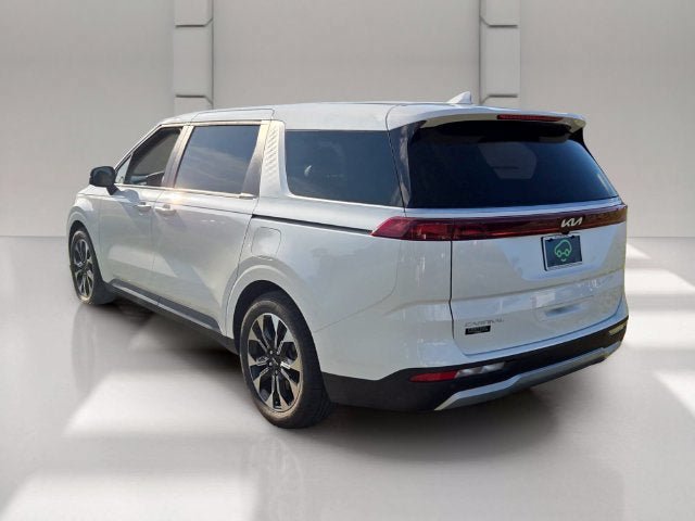Used 2024 Kia Carnival EX FWD image 3