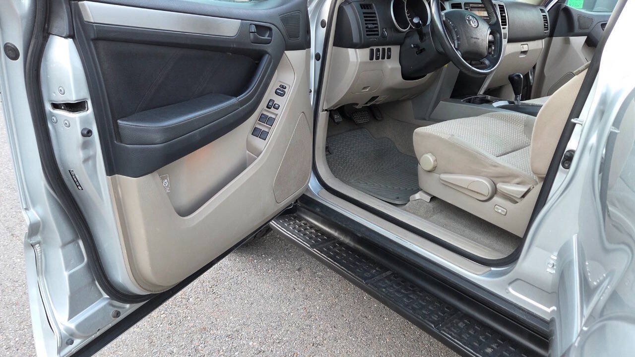 Used 2007 Toyota 4Runner SR5 AWD/4WD image 28