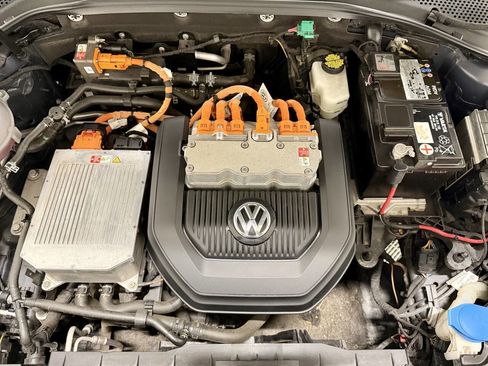 Used 2016 Volkswagen e-Golf SE w/ DC Fast Charging Package image 20