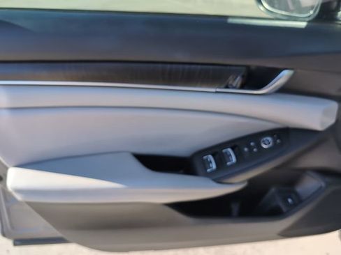 Used 2018 Honda Accord EX image 10