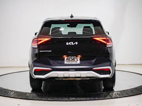 Used 2023 Kia Sportage EX image 3