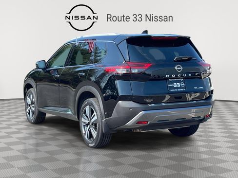 Used 2023 Nissan Rogue SL w/ SL Premium Package image 3