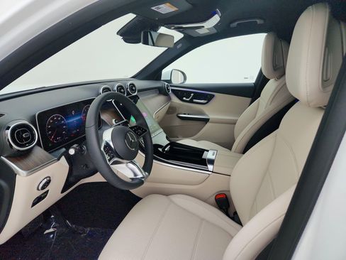 Certified 2025 Mercedes-Benz GLC 300 image 9