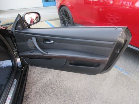 Used 2013 BMW 335i Convertible image 19